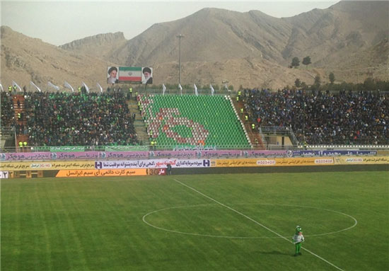 حضور هواداران استقلال روی چمن