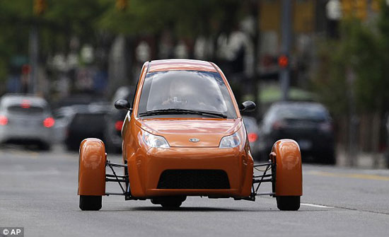 عکس: چرخ های عجیب تیزترین خودروی دنیا