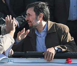 حاشیه های سفر رئیس جمهور؛ گلایه های مردم قرچک از احمدی نژاد