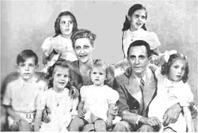 گوبلز با همسر و شش فرزندش