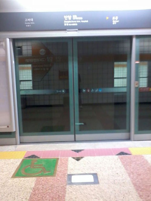 تصاویر/ پیشگیری از خودکشی در ایستگاه های مترو