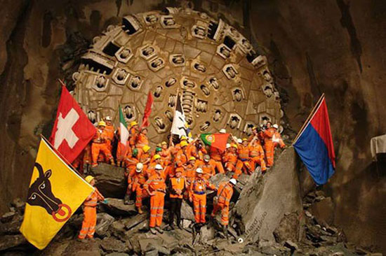 تصاویر طولانی‌ترین تونل ریلی جهان که هفته‌آینده افتتاح می‌شود