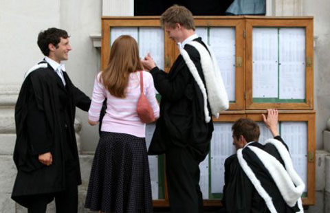دانشجویان کمبریج: نمره هایمان را روی بورد نزنند!