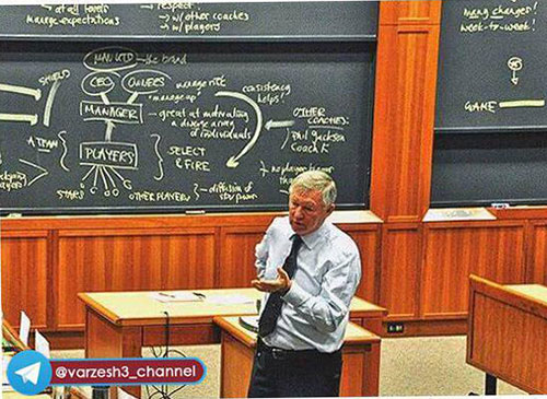 عکس: تدریس فرگوسن در دانشگاه هاروارد
