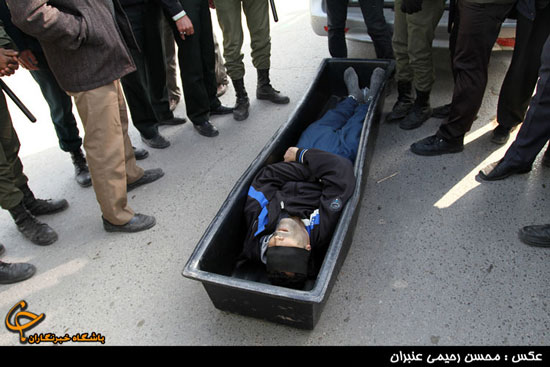 عکس: اعدام شرور مسلح در مشهد