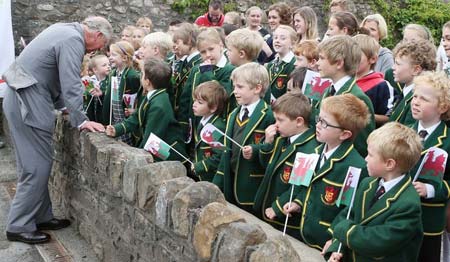 بازدید پرنس چارلز ولیعهد بریتانیا از دانش آموزان ولز