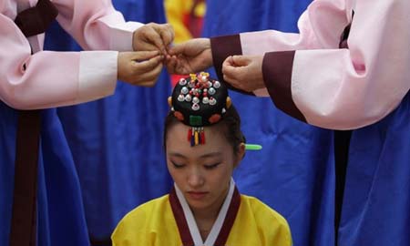 جشن تکلیف کره ای در معبدی در سئول. این جشن