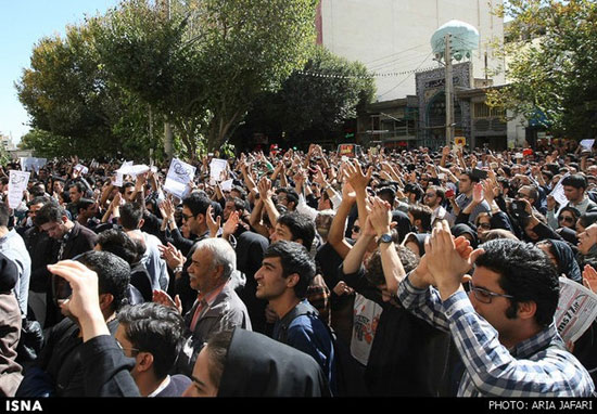 عکس: تجمع اصفهانی ها در اعتراض به اسید‌پاشی‌ های اخیر