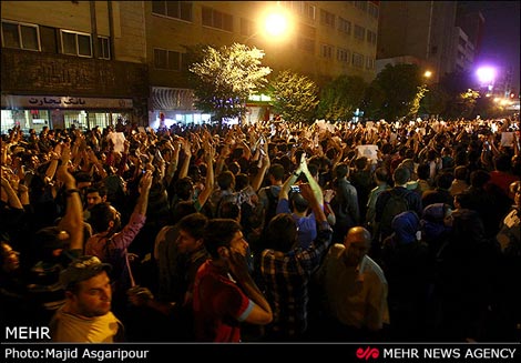 حسن روحانی,شادی مردم تهران پس از پیروزی حسن روحانی