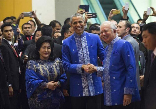 تصاویری از اوباما در لباس محلی مالزی