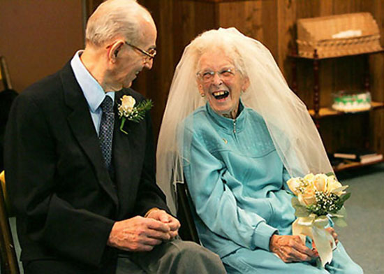 تصاویری از مراسم عروسی زوج‌های مسن