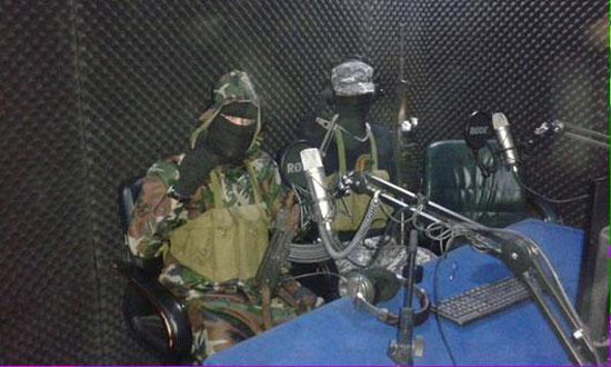 تصاویر مجری برنامه های زنده داعش در رادیو