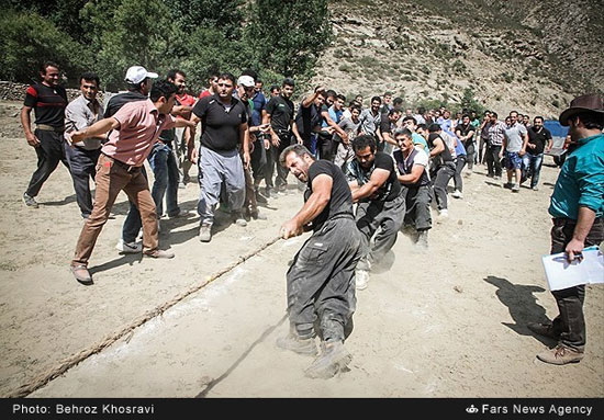 مسابقات بومی طناب کشی روستای خورتاب رودبار