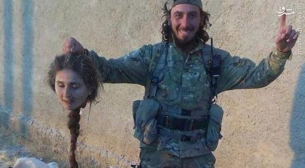 عکس یک داعشی با سر بریده! (18+)