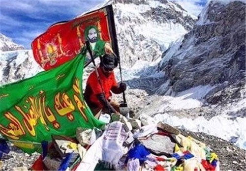 عکس: اهتزاز پرچم سیدالشهدا بر قله اورست