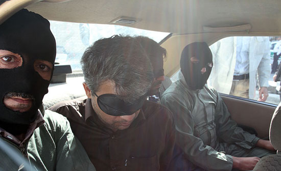 تصاویر اعدام 3 سارق مشهدی در ملاء عام