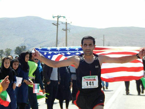 عکس: دونده مرندی پرچم آمریکا را بالا برد!