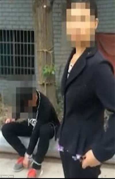 تنبیه تحقیرآمیز یک مادر چینی برای فرزند «تنبل» + عکس