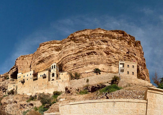 کلیسایی باستانی در دل کوه های وادی الغلت + تصاویر