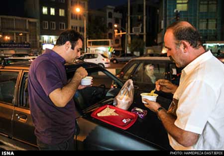 اخبار,اخباراجتماعی ,افطار در خیابان های تهران