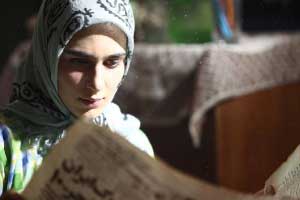 گفت‌وگو با مونا احمدی، بازیگر نقش شیرین در سریال وضعیت سفید