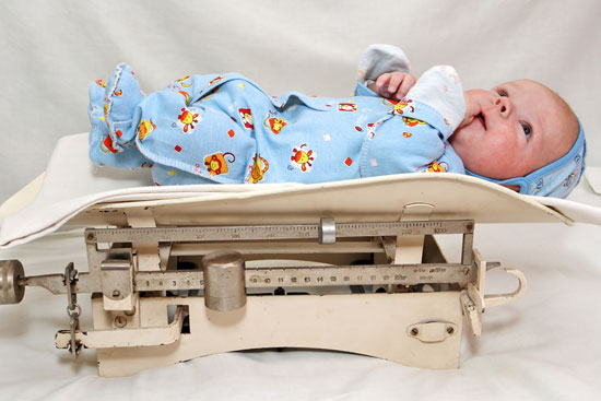 راهنمای وزن گیری نوزاد در 6 ماه اول تولد