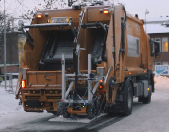 شرکت ولوو، نمونه اولیه، سیستم خودکار تخلیه سطل‌های زباله به داخل کامیون‌های زباله‌کش را ساخت