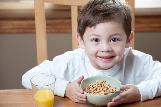 تغذیه کودک ۴ ساله و هر آنچه باید بدانید