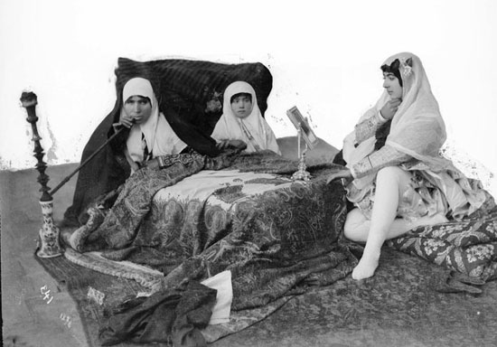 روایت تصویری از «زنان عصر قاجار»