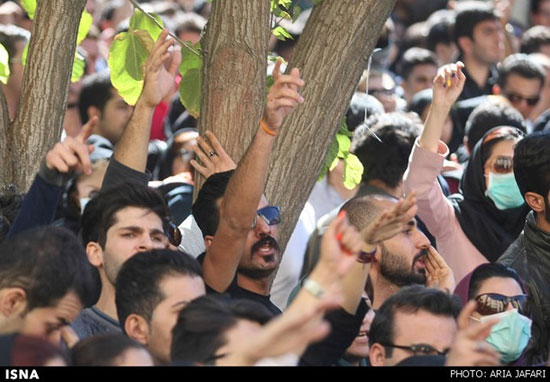 عکس: تجمع اصفهانی ها در اعتراض به اسید‌پاشی‌ های اخیر