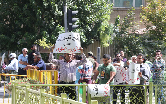 تصاویر تجمع قهوه‌خانه داران مقابل مجلس
