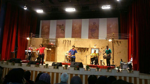 بوشهر: برگزاری کنسرت موسیقی با وجود تجمع دلواپسان +عکس