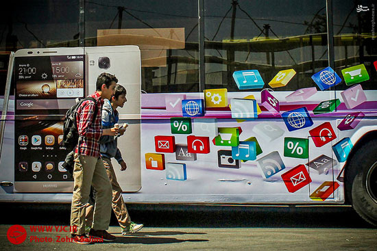 عکس: تبلیغات بی‌رویه کالاهای خارجی در سطح شهر
