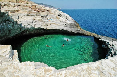 شنا کردن, عجیب ترین مکانها برای شنا کردن,جیولا