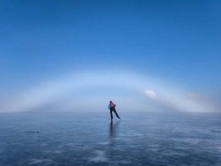 اسکی روی دریاچه ای یخ زده در سوئد