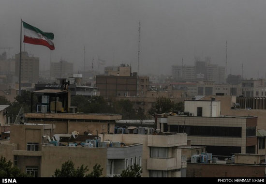 عکس: گرد و خاک در آسمان تهران