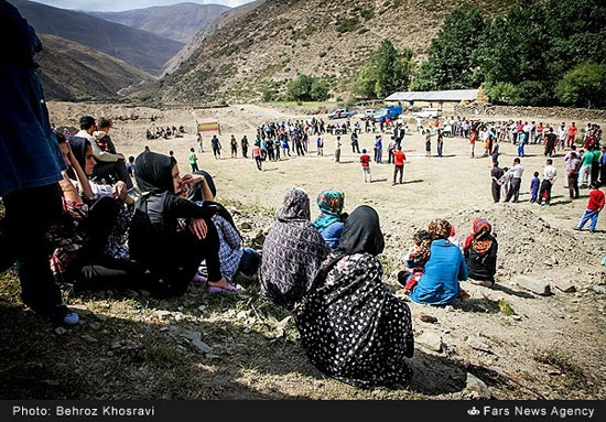 مسابقات بومی طناب کشی روستای خورتاب رودبار