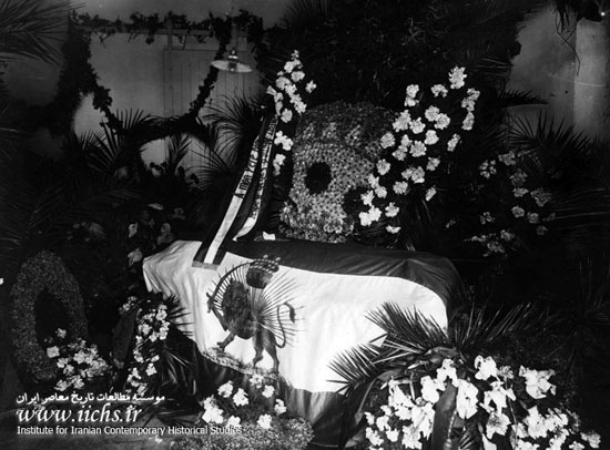 تشییع جنازه محمدعلی شاه در ایتالیا/ عکس