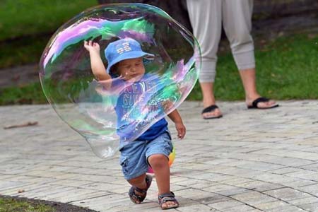 بازی با حباب- پارکی در نیویورک، آمریکا