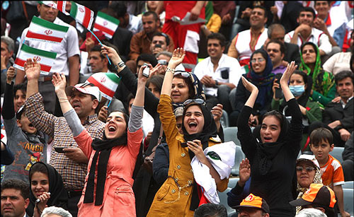 درهای ورزشگاه روی زنان ایرانی باز می شود؟