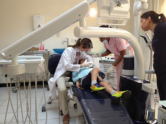 بررسی قیمت درمان دندان در ایران با دنیا(اسلایدشو)