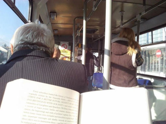 شهری در رومانی، سوار شدن اتوبوس‌های شهری را برای مسافرینی که کتاب بخوانند، مجانی کرد!