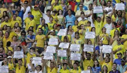 اتفاق عجیب درفوتبال,اتفاق عجیب در فوتبال برزیل,درگیری درمسابقات فوتبال برزیل