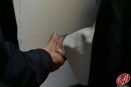 عکس: احمدی نژاد مدیر کانال تلگرام شد
