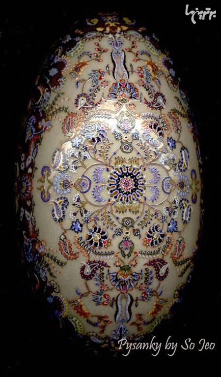 نقاشی روی تخم مرغ با الهام از قالیچه ایرانی