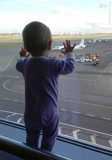 کودک ده ماهه در هواپیمای روسیه نماد غم شد!+عکس
