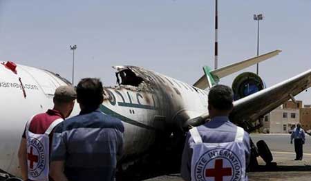 اخبار,اخبار بین الملل , بمباران فرودگاه یمن توسط جنگنده سعودی 