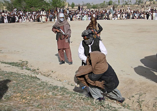 عکس: اعدام به روش‌ داعش به‌ دست طالبان