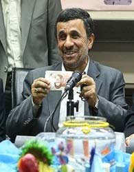آرزوی احمدی‌نژاد,تقسیم كردن بیت‌المال
