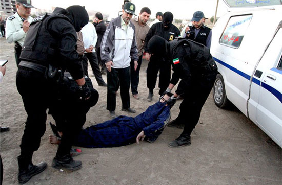 عکس: اعدام دو شرورِ همدانی